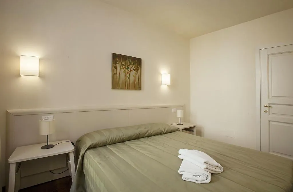 Family Apartments Borgo Albizi Φλωρεντία 0*,