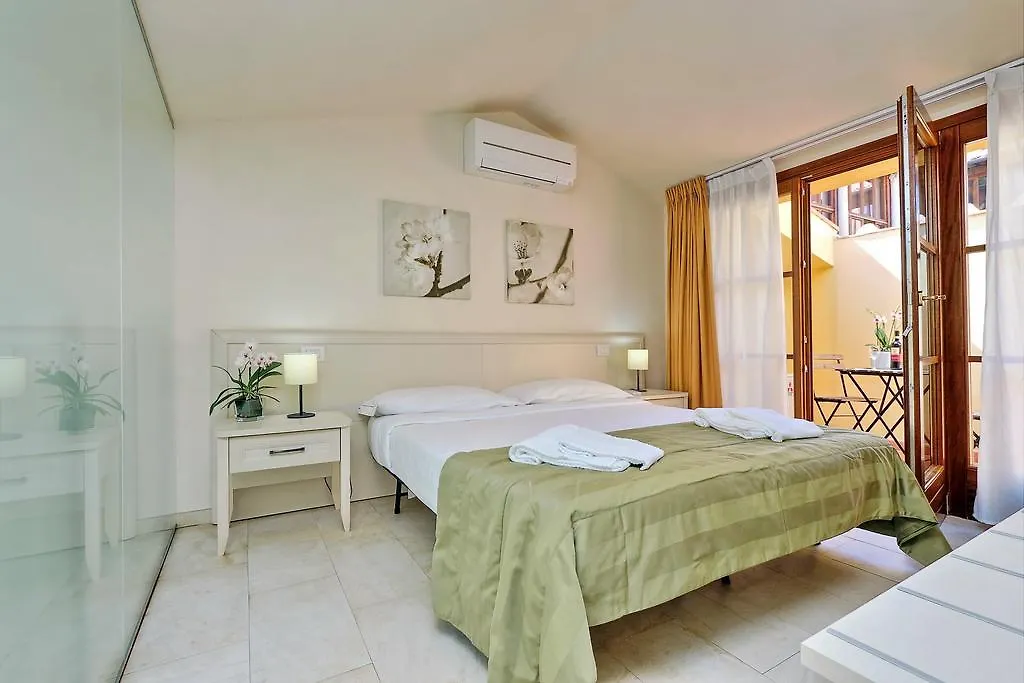 Family Apartments Borgo Albizi Φλωρεντία